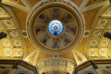 San Jose Katedrali 'nin tavanı. St. Joseph Bazilikası 1885 yılında San Jose şehir merkezindeki 80 S Market Street, Kaliforniya CA, ABD 'de inşa edilmiştir..