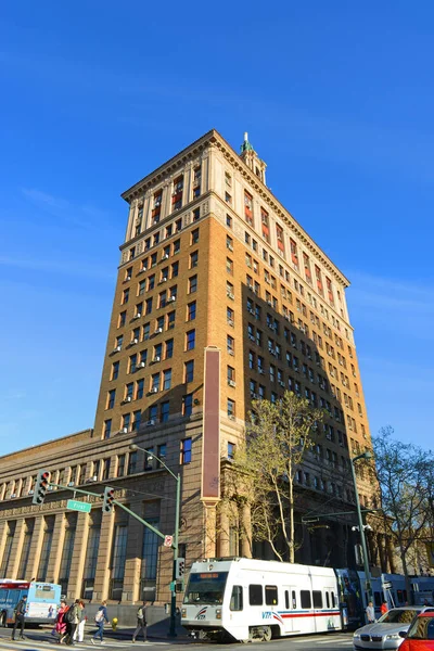 İtalya Bankası, Rönesans Stili ile 1925 yılında San Jose, California CA şehir merkezindeki Santa Clara Caddesi 12 S 1. caddesinde inşa edilmiştir..