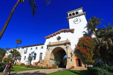 Santa Barbara İlçesi Adliyesi, 1929 yılında tamamlanan İspanyol Koloni tarzı Diriliş binasıdır. Bina, Santa Barbara, Kaliforniya CA 'nın tarihi şehir merkezinde 1100 Anacapa Caddesi' nde bulunmaktadır..