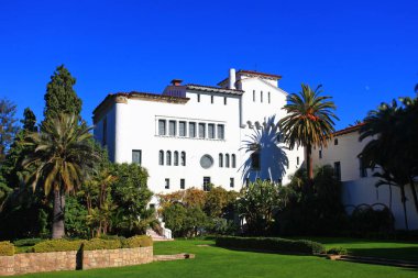 Santa Barbara İlçesi Adliyesi, 1929 yılında tamamlanan İspanyol Koloni tarzı Diriliş binasıdır. Bina, Santa Barbara, Kaliforniya CA 'nın tarihi şehir merkezinde 1100 Anacapa Caddesi' nde bulunmaktadır..