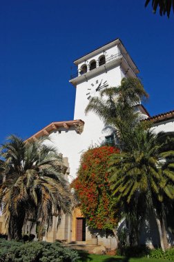 Santa Barbara İlçesi Adliyesi, 1929 yılında tamamlanan İspanyol Koloni tarzı Diriliş binasıdır. Bina, Santa Barbara, Kaliforniya CA 'nın tarihi şehir merkezinde 1100 Anacapa Caddesi' nde bulunmaktadır..