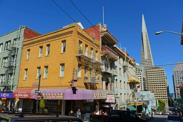 Komerční Budovy Čínském Stylu Clay Street Waverly Place Budovou Transamerica — Stock fotografie