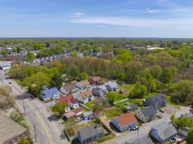 Taunton şehrinin kuzeyinde, Bristol County, Massachusetts MA, ABD 'de bulunan Bay Street' te tarihi yerleşim yerleri manzaralı.. 