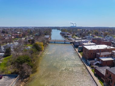 River Raisin hava görüntüsü tarihi Monroe şehir merkezinde, Michigan MI, ABD. 
