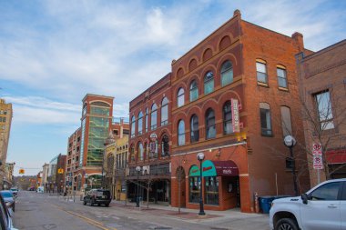Tarihi ticari binalar E Washington Caddesi 'nde S 4. Bulvar' da Ann Arbor, Michigan MI, ABD. 