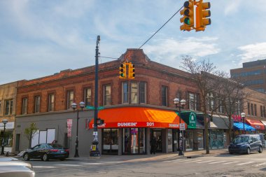 S 4. Cadde 'deki tarihi ticari binalar E Liberty Caddesi' nde Ann Arbor, Michigan MI, ABD. 