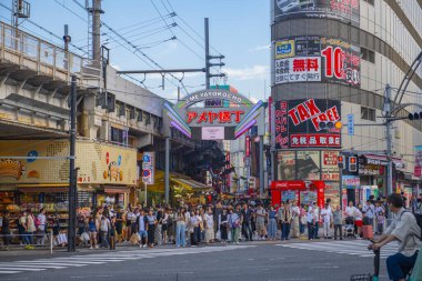 Ameyoko Caddesi (Ameyayokocho), Japonya 'nın başkenti Tokyo' da bulunan Ueno Park yakınlarında bulunan tarihi bir ticaret caddesidir.. 