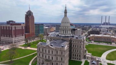 Michigan Eyalet Meclisi, Michigan Eyaleti 'nin 100 N Capitol Bulvarı, Lansing, Michigan MI, ABD' deki yasama hükümetidir.. 