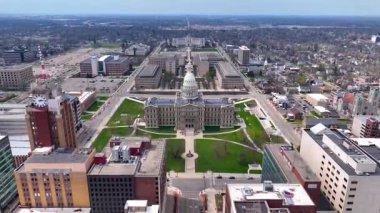 Michigan Eyalet Meclisi, Michigan Eyaleti 'nin 100 N Capitol Bulvarı, Lansing, Michigan MI, ABD' deki yasama hükümetidir.. 