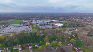 Novi Lisesi hava görüntüsü 24062 Taft Yolu, Oakland County, Michigan MI, ABD. 