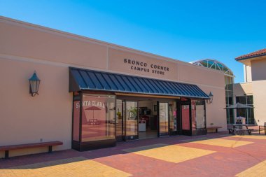Santa Clara Üniversitesi 'ndeki Bronco Corner Campus Store, Santa Clara, California CA, ABD. 