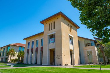 Santa Clara Üniversitesi 'nde Avam Kamarası, Teknoloji Merkezi ve Orradre Kütüphanesi, Santa Clara şehri, Kaliforniya CA, ABD. 