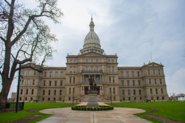 Michigan Eyalet Meclisi, Michigan Eyaleti 'nin 100 N Capitol Bulvarı, Lansing, Michigan MI, ABD' deki yasama hükümetidir.. 