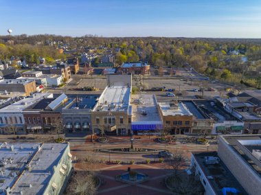 ABD 'nin Michigan MI, Northville' in tarihi şehir merkezinde E Main Caddesi üzerindeki tarihi ticari bina manzarası.. 