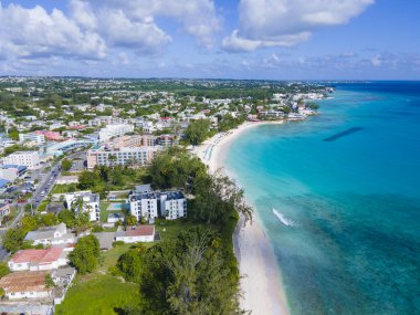 Hastings Sahili 'nin güney kıyısındaki Hastings Rocks Parkı' ndaki hava manzarası Hastings, Christ Church, Barbados. 
