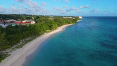 Bridgetown, Saint Michael, Barbados 'un güney kıyısındaki Talim Salonu hava manzarası.