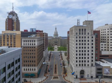 Michigan Eyalet Meclisi, Michigan Eyaleti 'nin 100 N Capitol Bulvarı, Lansing, Michigan MI, ABD' deki yasama hükümetidir..