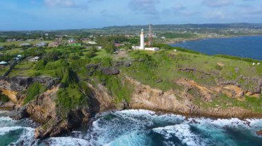Marley Vale, Saint Philip, Barbados 'un tarihi köyünde Ragged Point Deniz Feneri manzarası.