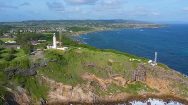 Marley Vale, Saint Philip, Barbados 'un tarihi köyünde Ragged Point Deniz Feneri manzarası.