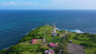 Marley Vale, Saint Philip, Barbados 'un tarihi köyünde Ragged Point Deniz Feneri manzarası.