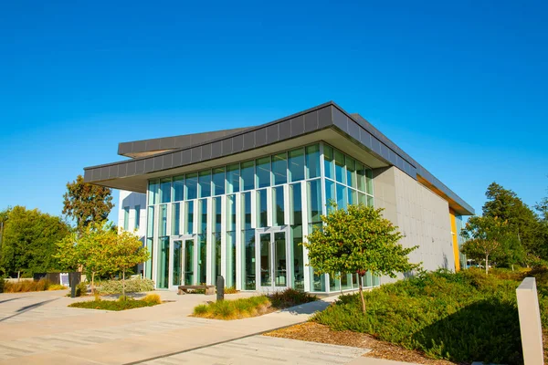 Newark Halk Kütüphanesi (Alan L. Nagy Kütüphanesi) Newark Şehir Merkezi, Newark Bulvarı, ABD.