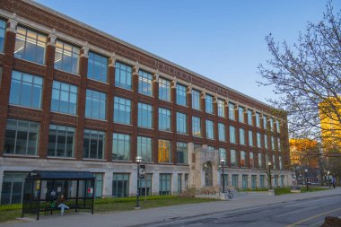 Michigan Üniversitesi, Ann Arbor, Michigan MI, ABD 'deki 830 N Üniversitesi Kinesioloji Fakültesi binası..