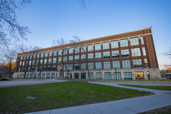 Michigan Üniversitesi, Ann Arbor, Michigan MI, ABD 'deki 830 N Üniversitesi Kinesioloji Fakültesi binası..