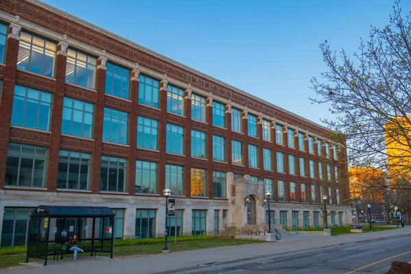 Michigan Üniversitesi, Ann Arbor, Michigan MI, ABD 'deki 830 N Üniversitesi Kinesioloji Fakültesi binası..