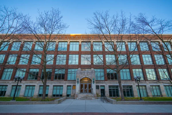 Michigan Üniversitesi, Ann Arbor, Michigan MI, ABD 'deki 830 N Üniversitesi Kinesioloji Fakültesi binası..