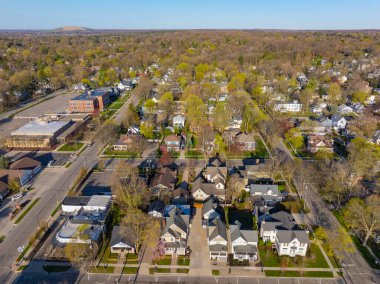 ABD 'nin Michigan MI, Northville' in tarihi şehir merkezinde W Main Caddesi yakınındaki N Wing Caddesi 'ndeki tarihi yerleşim yeri manzarası..
