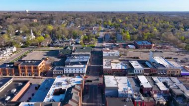 Tarihi ticari bina E Main Caddesi 'nde N Center Caddesi' nde Northville 'in tarihi şehir merkezinde, Michigan MI, ABD.