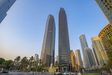 Dubai 'deki Şeyh Muhammed bin Rashid Bulvarı' nda, Dubai şehir merkezi, Halife 'de ikamet ediyor..