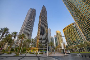 Dubai 'deki Şeyh Muhammed bin Rashid Bulvarı' nda, Dubai şehir merkezi, Halife 'de ikamet ediyor..