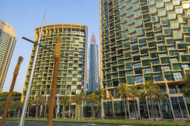 Al Hekma Kulesi Burç Vista Kuleleri arasındaki Şeyh Muhammed bin Rashid Bulvarı Burç Halife ilçesi, Dubai şehir merkezi, BAE.