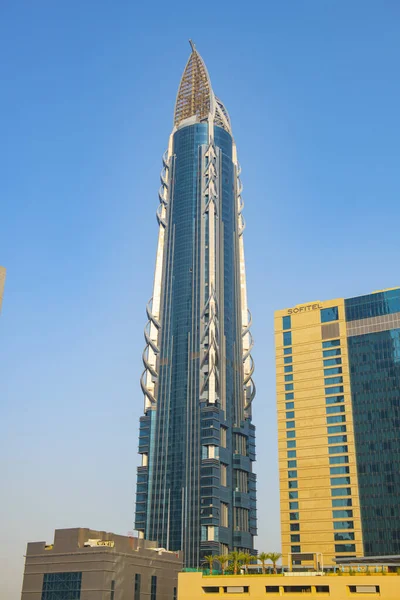 Al Hekma Kulesi Burç Vista Kuleleri arasındaki Şeyh Muhammed bin Rashid Bulvarı Burç Halife ilçesi, Dubai şehir merkezi, BAE.