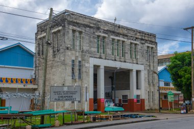 Bridgetown, Barbados 'un tarihi şehir merkezinde, Cheapside Yolu' ndaki Ucuz Halk Pazarı. Tarihi Bridgetown ve Garnizonu UNESCO 'nun Dünya Mirası Bölgesi.