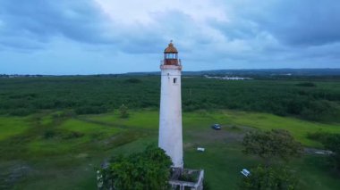 Saint Lucy Parish, Barbados 'daki Harrison' s Point Deniz Feneri hava manzarası.
