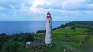 Saint Lucy Parish, Barbados 'daki Harrison' s Point Deniz Feneri hava manzarası.