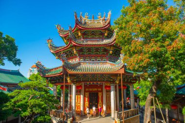 Güney Putuo Tapınağı 'nın Büyük Merhamet Salonu (Dabei Dian). Bu tapınak, Çin 'in Fujian Eyaleti, Xiamen Şehri' nde (Amoy) Tang hanedanlığında kurulmuş ünlü bir Budist tapınağıdır..