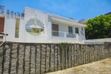 Çin 'in Fujian Eyaleti, Xiamen Şehri, tarihi Siming Bölgesi, Gulangyu (Kulangsu) 31 Jishan Yolu' ndaki modern sanat deco tarzı ev. Gulangyu UNESCO 'nun Dünya Mirası Bölgesi.