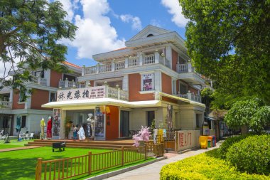 Tarihsel rıhtım binaları Gulangyu 'daki Yanping Road (Kulangsu) tarihi Siming Bölgesi, Xiamen Şehri, Fujian Eyaleti, Çin. Gulangyu UNESCO 'nun Dünya Mirası Bölgesi.