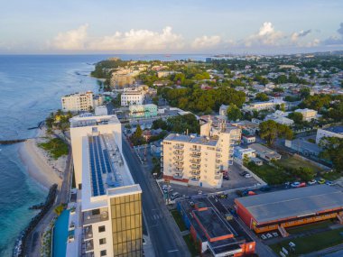 Hastings Sahili hava manzaralı Hastings Rocks Parkı 'nda gün doğumuyla birlikte Hastings, Christ Church, Barbados köyünde..