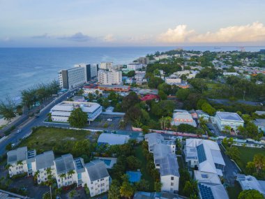 Hastings yerleşim bölgesi, Barbados 'taki Hastings kasabasının güney kıyısı yakınlarındaki hava manzarası..