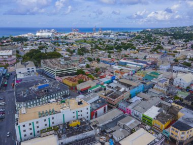 Bridgetown tarihi şehir merkezi hava manzaralı Bridgetown limanı, Bridgetown, Barbados. Tarihi Bridgetown ve Garnizonu 2011 yılından bu yana UNESCO 'nun Dünya Mirasları Alanıdır..