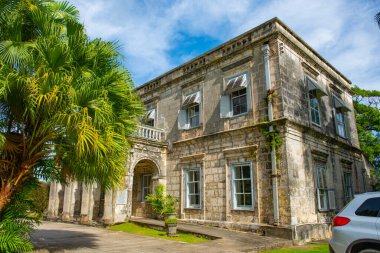 Codrington Koleji Müdürü Locası. Bu üniversite Barbados, Saint John 'da bir Anglikan ilahiyat koleji. Bu üniversite Amerika 'daki en eski Anglikan ilahiyat okullarından biridir..