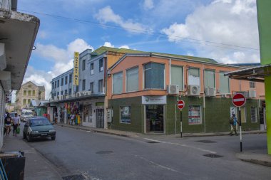 Bridgetown, Barbados 'un tarihi şehir merkezinde Milk Market Yolu' ndaki tarihi ticari binalar. Tarihi Bridgetown ve Garnizonu UNESCO 'nun Dünya Mirası Bölgesi.