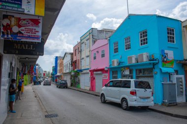Bridgetown, Barbados 'un tarihi şehir merkezinde Milk Market Yolu' ndaki tarihi ticari binalar. Tarihi Bridgetown ve Garnizonu UNESCO 'nun Dünya Mirası Bölgesi.