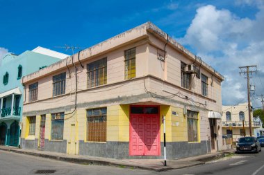 Bridgetown, Barbados 'un tarihi şehir merkezindeki Pinfold Caddesi' ndeki tarihi konut binası. Tarihi Bridgetown ve Garnizonu UNESCO 'nun Dünya Mirası Bölgesi.