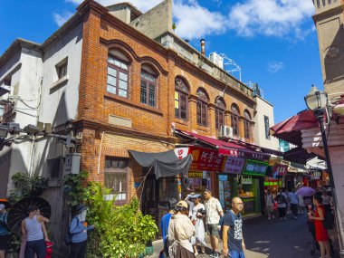 Gulangyu 'daki Longtou Yolu' ndaki tarihi ticari binalar Siming Bölgesi tarihi bölgesi, Xiamen Şehri, Fujian Eyaleti, Çin. Gulangyu UNESCO 'nun Dünya Mirası Bölgesi.