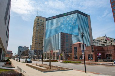 Edison Binası, Toledo şehir merkezindeki 303 N Summit Caddesi, Ohio OH, ABD. Bu bina ProMedica ve KeyBank 'a ev sahipliği yapıyor.